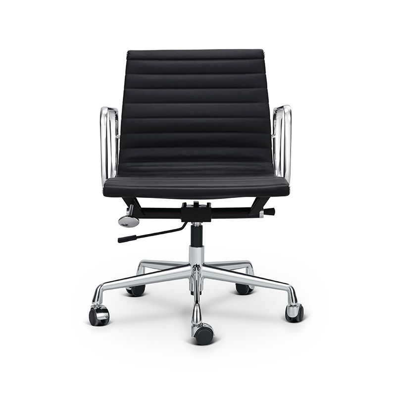 Eames Aluminum Executive Chair : une chaise qui survivra à votre carrière et probablement à la prochaine